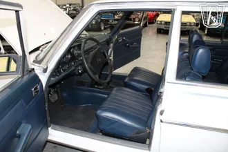 1974 Mercedes-Benz 115 photo 6