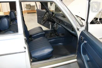 1974 Mercedes-Benz 115 photo 7