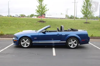 2008 Ford Mustang photo 2