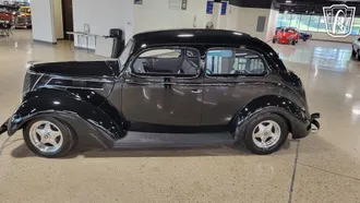 1937 Ford Sedan photo 2