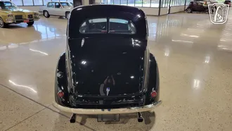 1937 Ford Sedan photo 3