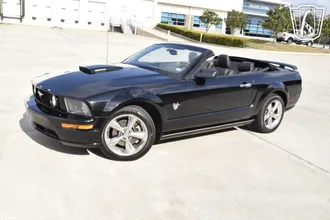 2009 Ford Mustang photo 2
