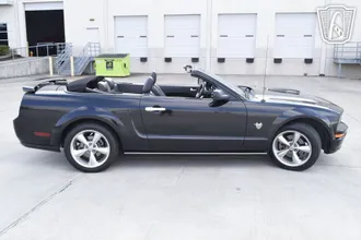 2009 Ford Mustang photo 5
