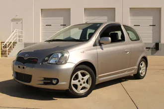 2000 Toyota Vitz photo 3