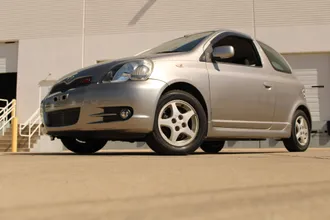 2000 Toyota Vitz photo 4