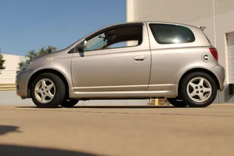 2000 Toyota Vitz photo 7