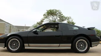1987 Pontiac Fiero photo 2
