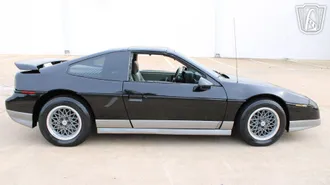 1987 Pontiac Fiero photo 3