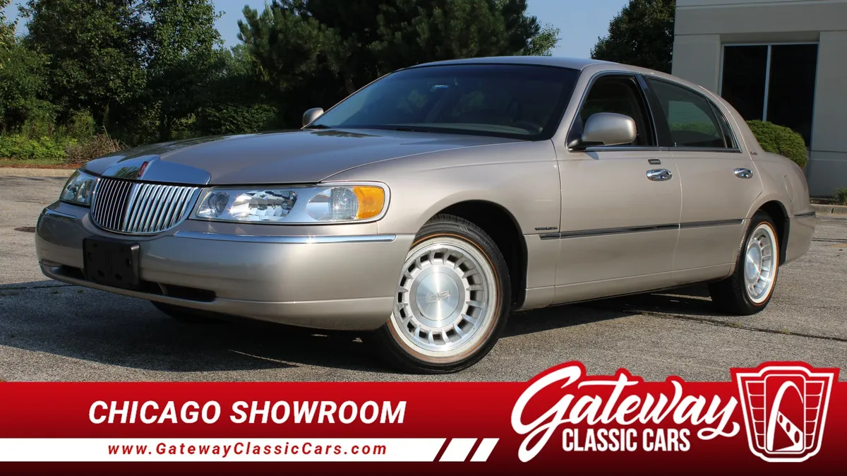 2002 Lincoln Town Car Executive