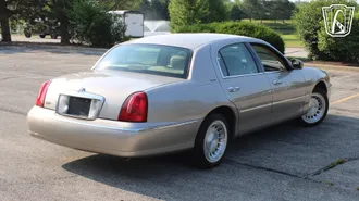 2002 Lincoln Town Car photo 5