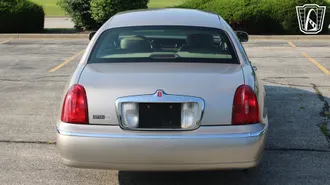 2002 Lincoln Town Car photo 6