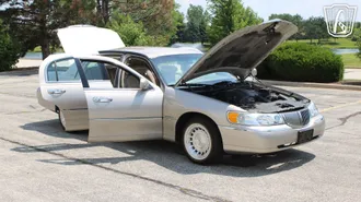 2002 Lincoln Town Car photo 7
