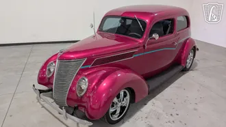 1937 Ford Tudor Sedan photo 2