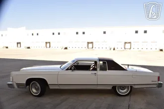 1976 Lincoln Town Coupe photo 2