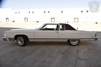 1976 Lincoln Town Coupe photo 3