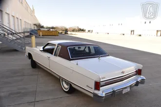 1976 Lincoln Town Coupe photo 5