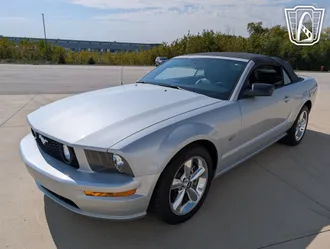 2005 Ford Mustang photo 2