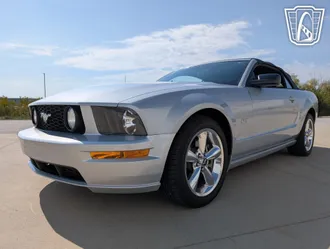 2005 Ford Mustang photo 3