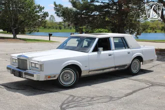 1988 Lincoln Town Car photo 2