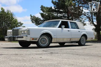 1988 Lincoln Town Car photo 3