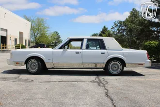 1988 Lincoln Town Car photo 5