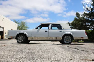 1988 Lincoln Town Car photo 6