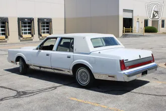 1988 Lincoln Town Car photo 7