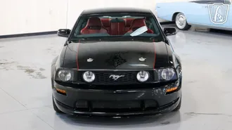 2005 Ford Mustang photo 3