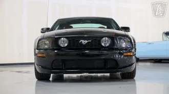 2005 Ford Mustang photo 4