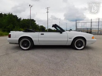 1990 Ford Mustang photo 3