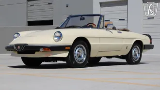 1985 Alfa Romeo Spider photo 2