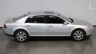 2004 Volkswagen Phaeton photo 7
