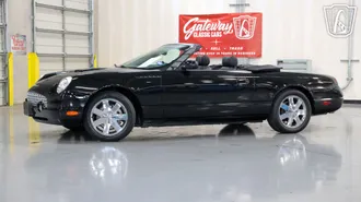 2002 Ford Thunderbird photo 3