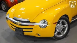 2004 Chevrolet SSR photo 3