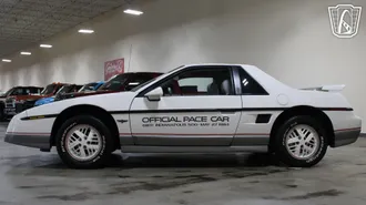 1984 Pontiac Fiero photo 2