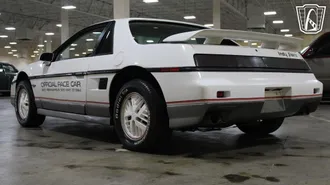 1984 Pontiac Fiero photo 3