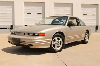 1997 Oldsmobile Cutlass Supreme photo 3