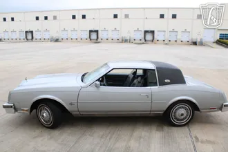 1985 Buick Riviera photo 2