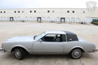 1985 Buick Riviera photo 3