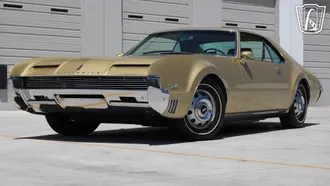 1966 Oldsmobile Toronado photo 2