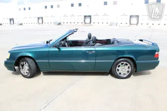 1994 Mercedes-Benz E320 photo 2