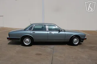1990 Jaguar XJ6 photo 3