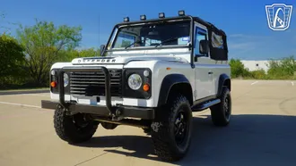 1986 Land Rover Defender photo 3