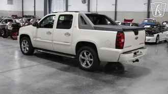 2008 Chevrolet Avalanche photo 3