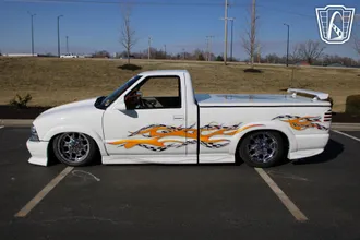 2000 Chevrolet S10 photo 2
