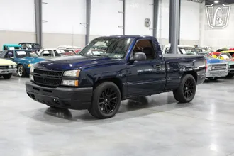 2007 Chevrolet Silverado photo 2