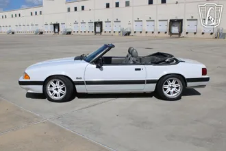 1989 Ford Mustang photo 2