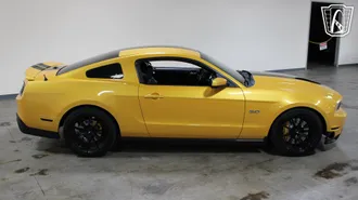 2011 Ford Mustang GT photo 2