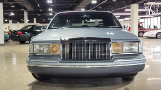 1993 Lincoln Town Car photo 3