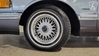 1993 Lincoln Town Car photo 5